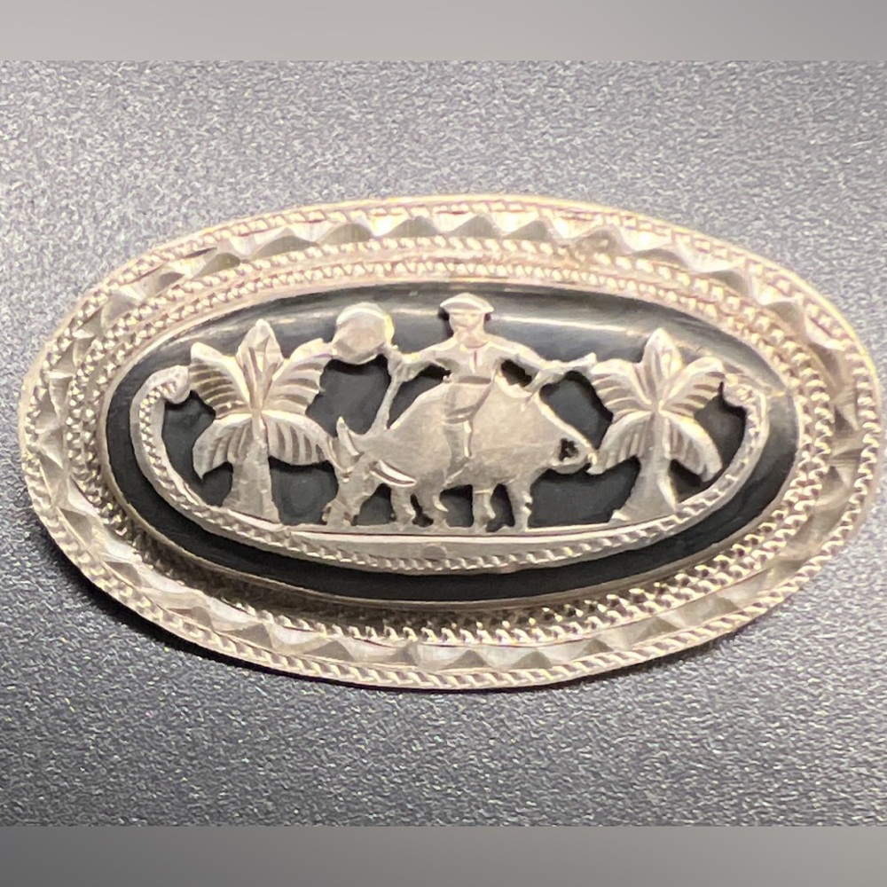 Vintage Peruvian‎ Sterling Silver StoryTeller Brooch